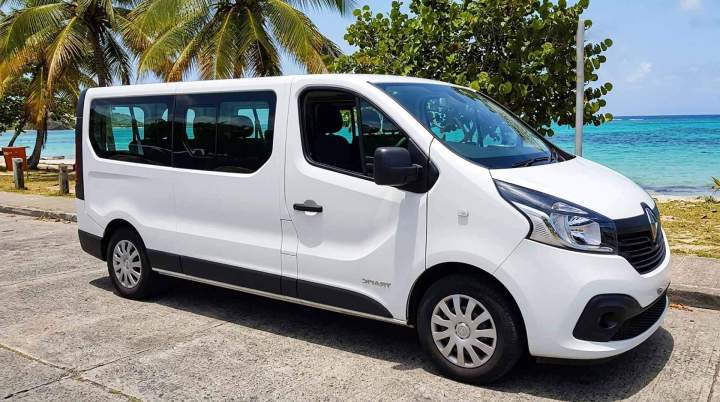 Extérieur Renault Trafic 8 places Martinique