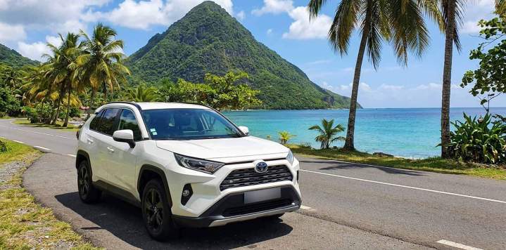 Extérieur Toyota Rav4 blanc Martinique